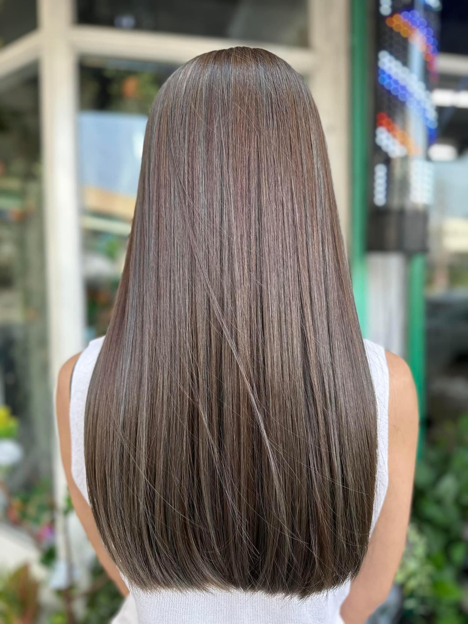 Women's haircut and colouring transformation by creative hairstylist at Salon Era Vancouver